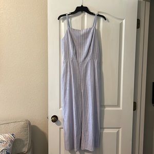 Old Navy romper! Size M. LIKE NEW!! Perfect condition! Ready to wear